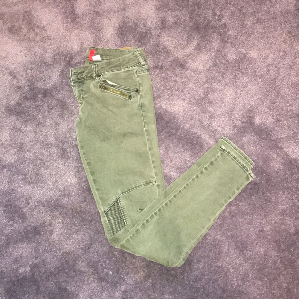 Green skinny jeans